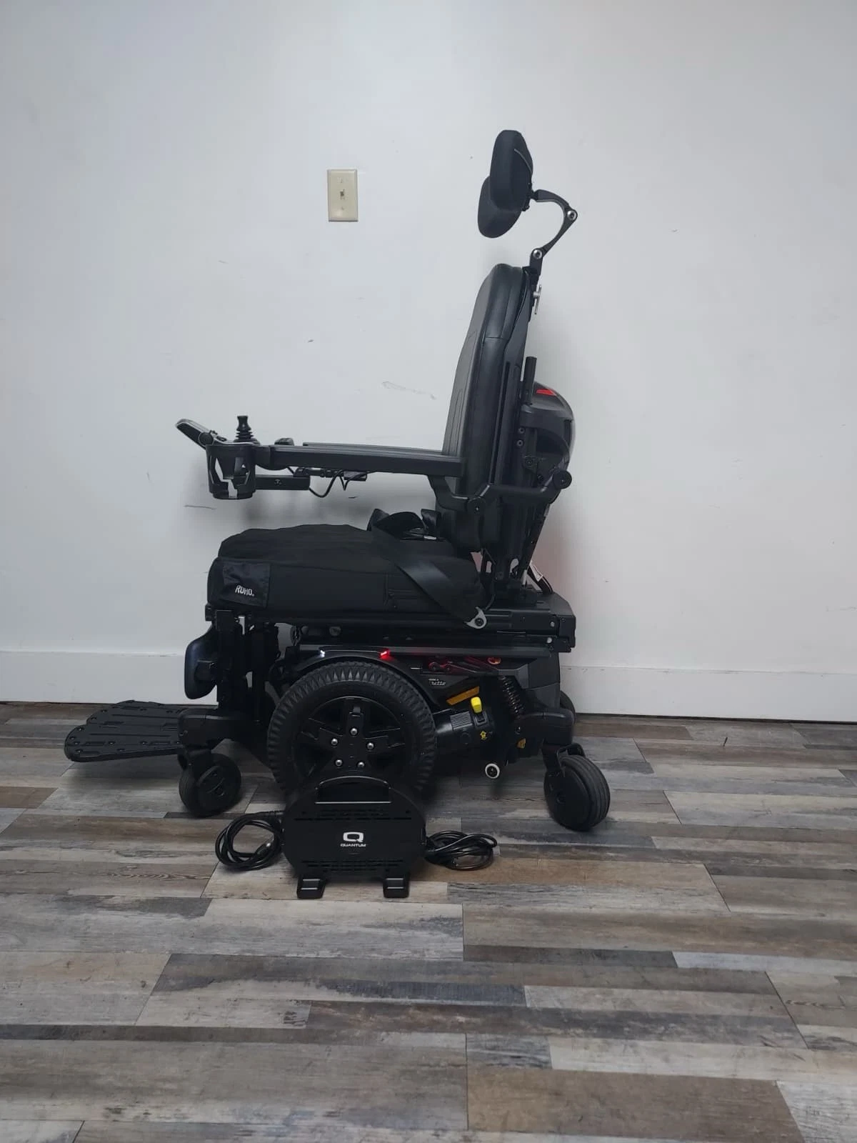 QUANTUM EDGE 3 STRETTO ILEVEL WHEELCHAIR,POWER TILT, RECLINE,LEGS,LIFT. Certified Pre-owned - Image 7